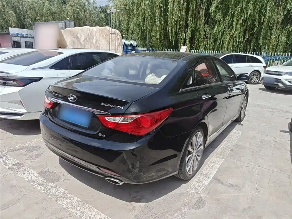 Sonata 2.4 L Auto Luxury CN-IV
