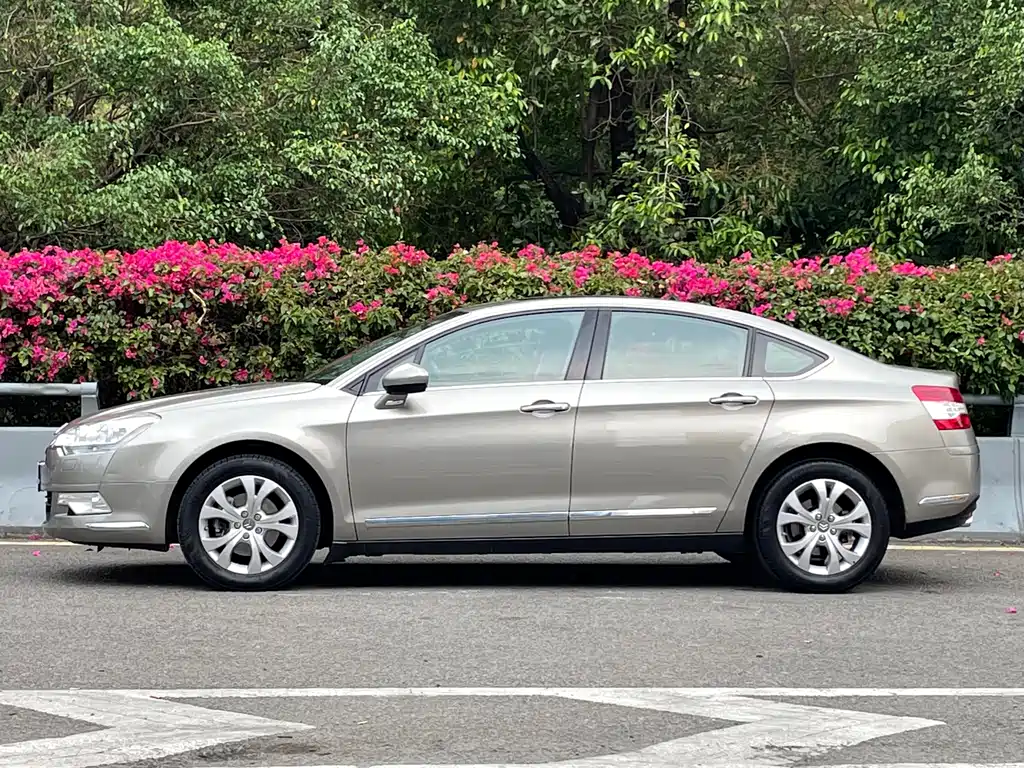 Citroen C5 雪铁龙C5 2012款 2.3 L 自动尊贵型