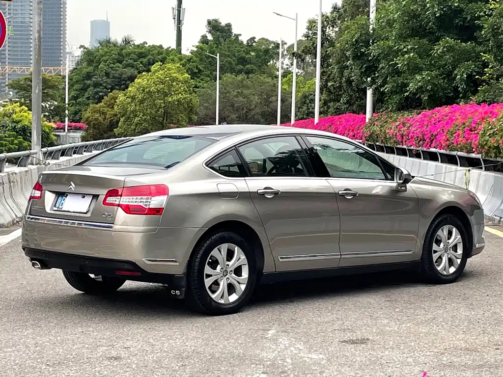Citroen C5 雪铁龙C5 2012款 2.3 L 自动尊贵型