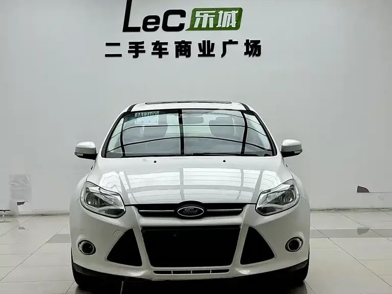 Ford Focus Sedan 1.6 L Auto Style