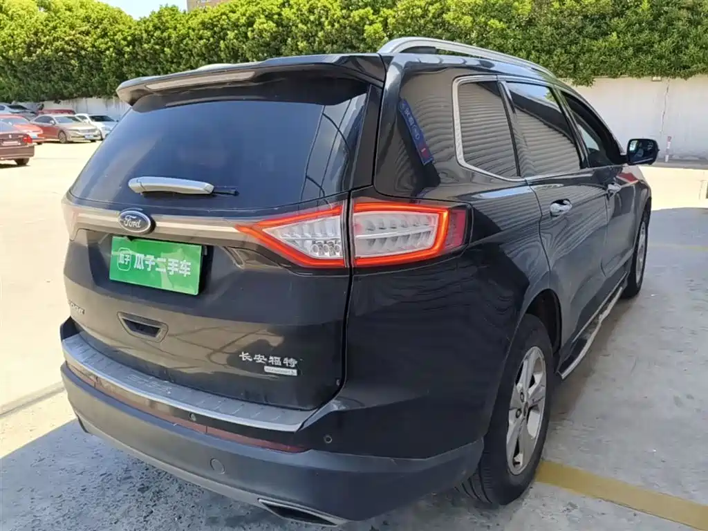 Edge EcoBoost 245 2 WD Elite Sharp 5-seat