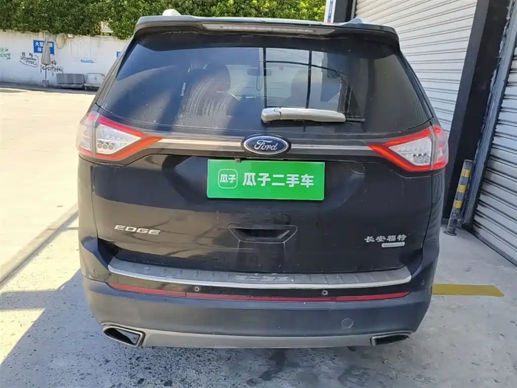 Edge EcoBoost 245 2 WD Elite Sharp 5-seat