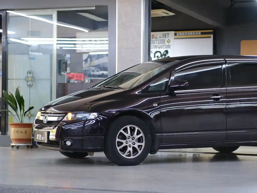 Odyssey 2.4 L Luxury