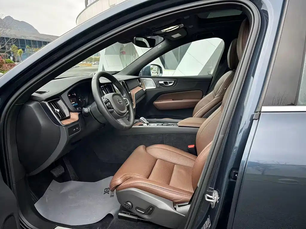 Volvo XC60 PHEV T8 PHEV Long Range 4 WD Smart Grace Luxury
