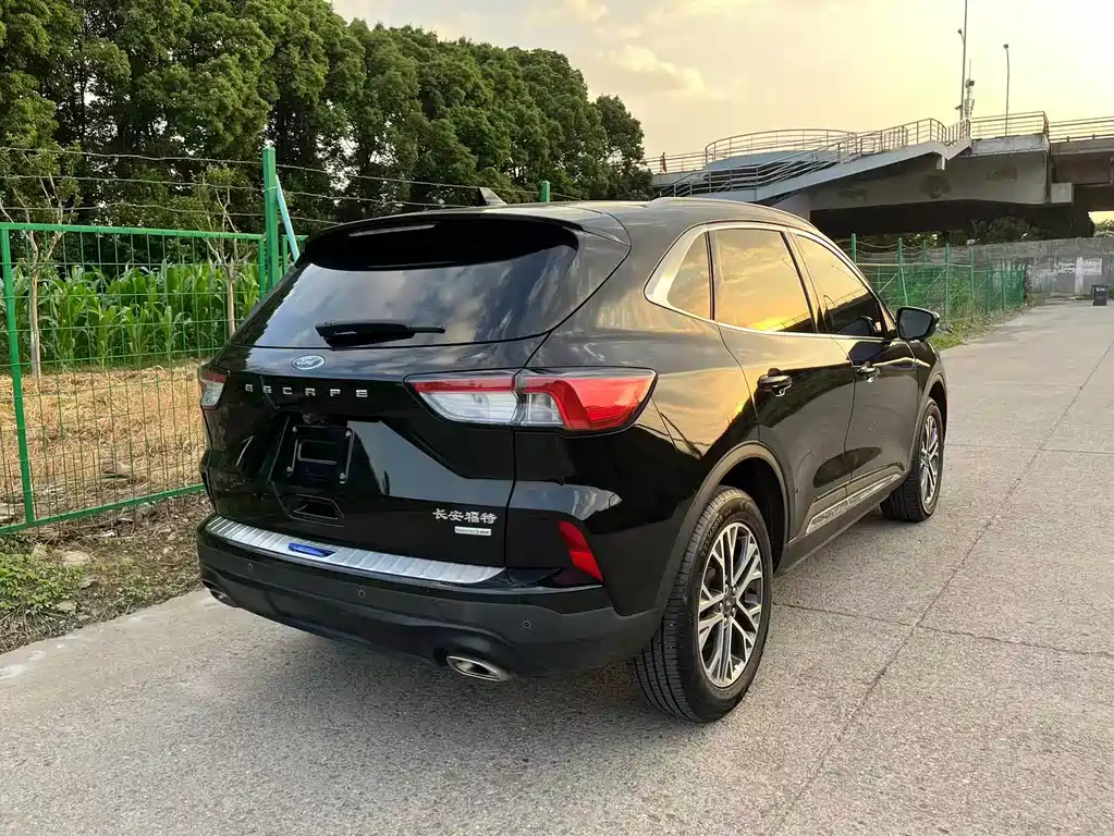 Escape EcoBoost 245 2 WD Shine Enjoyment