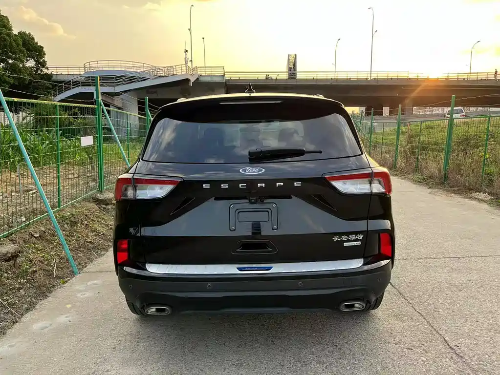 Escape EcoBoost 245 2 WD Shine Enjoyment