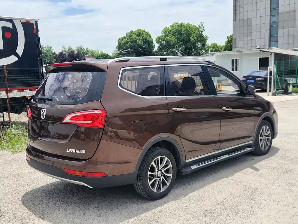 Baojun 730 1.8 L iAMT Premium 7-seat