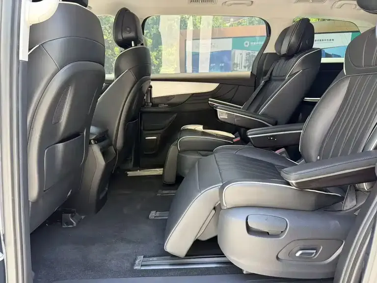 Roewe iMAX8 400 TGI Flagship