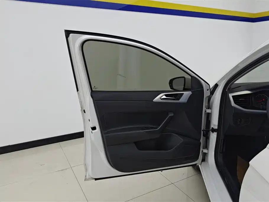 Polo Plus 1.5 L Auto Colorful Tech