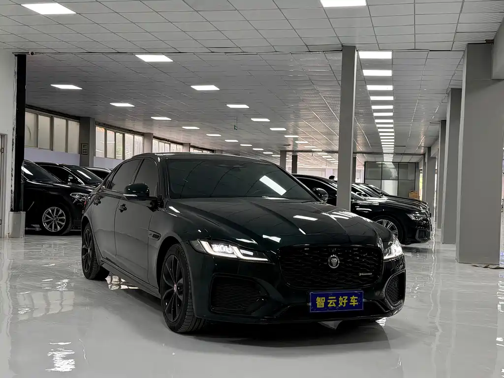 Jaguar XFL XFL 2.0 T P250 4 WD Black Shine Sport