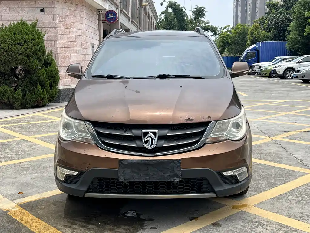 Baojun 730 1.5 L Manual Luxury Navigation ESP 7-seat
