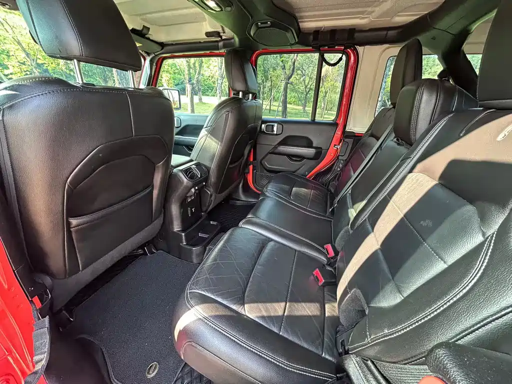 Wrangler 2.0 T Sahara 4-door