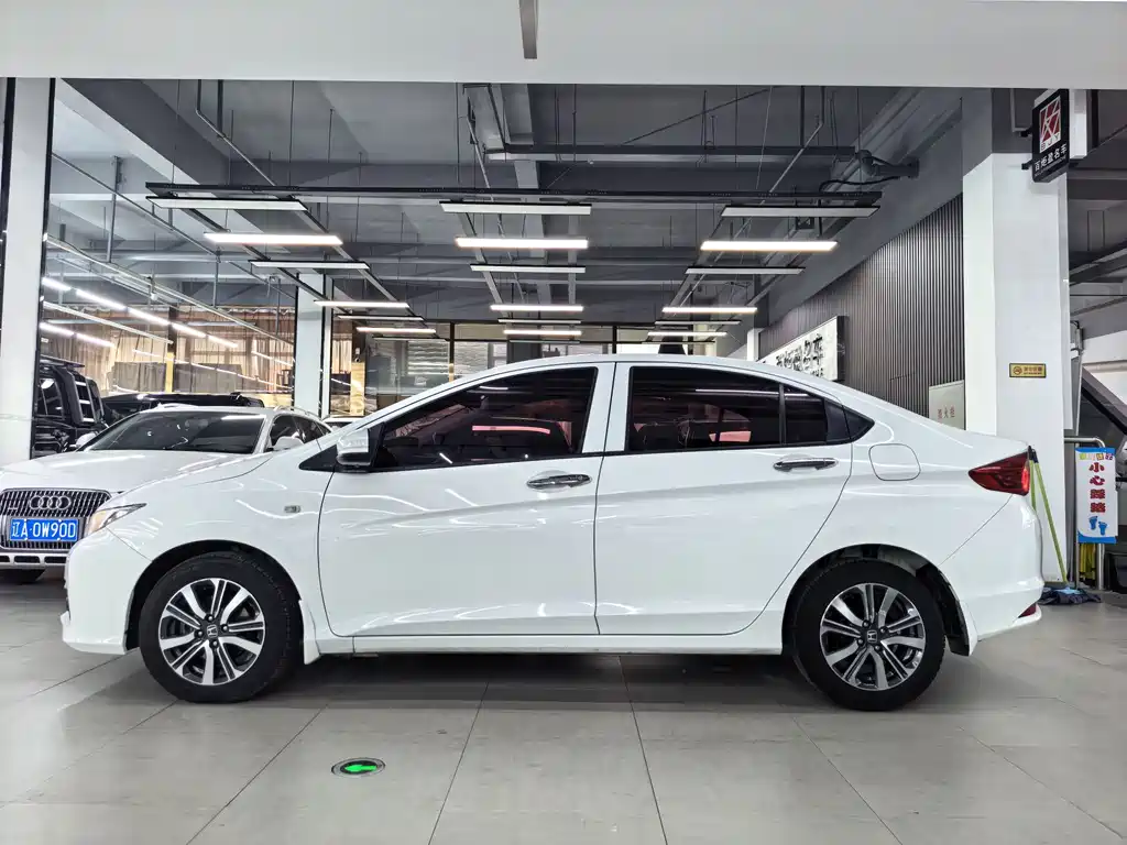 City 1.5 L CVT Dynamic
