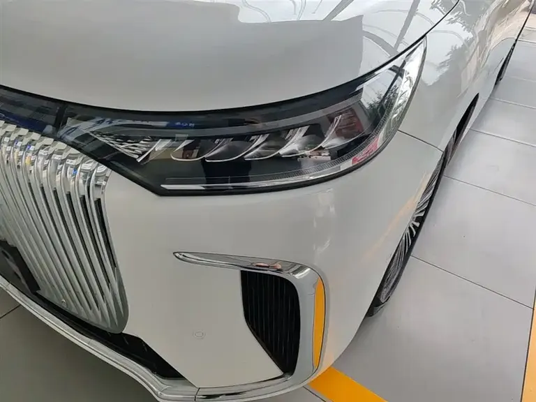 Voyah Dreamer PHEV 4 WD Flagship Kunpeng