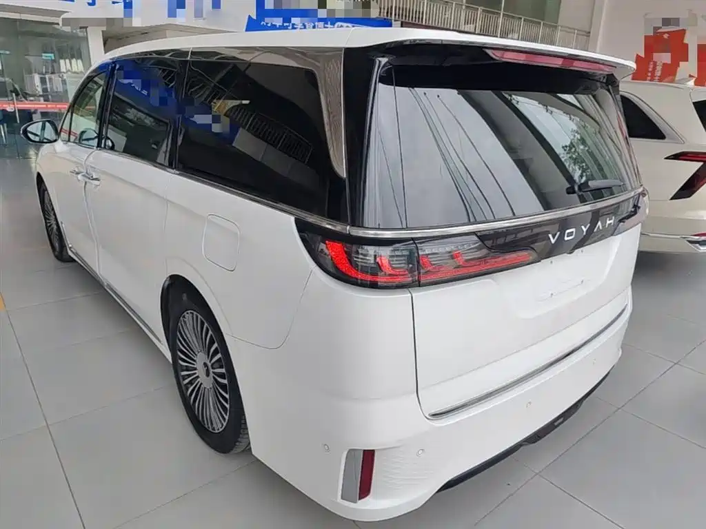 Voyah Dreamer PHEV 4 WD Flagship Kunpeng