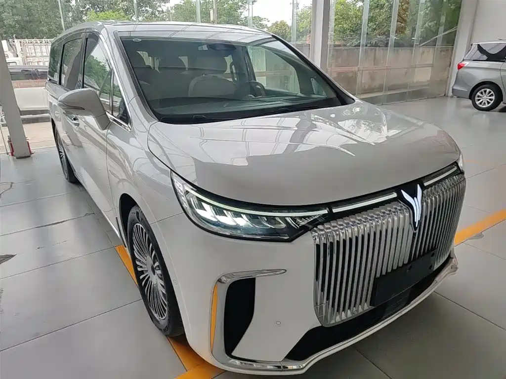 Voyah Dreamer PHEV 4 WD Flagship Kunpeng