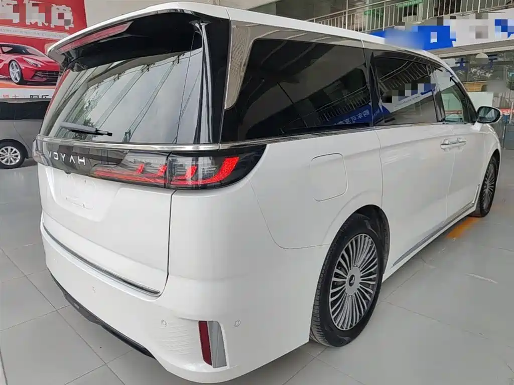 Voyah Dreamer PHEV 4 WD Flagship Kunpeng