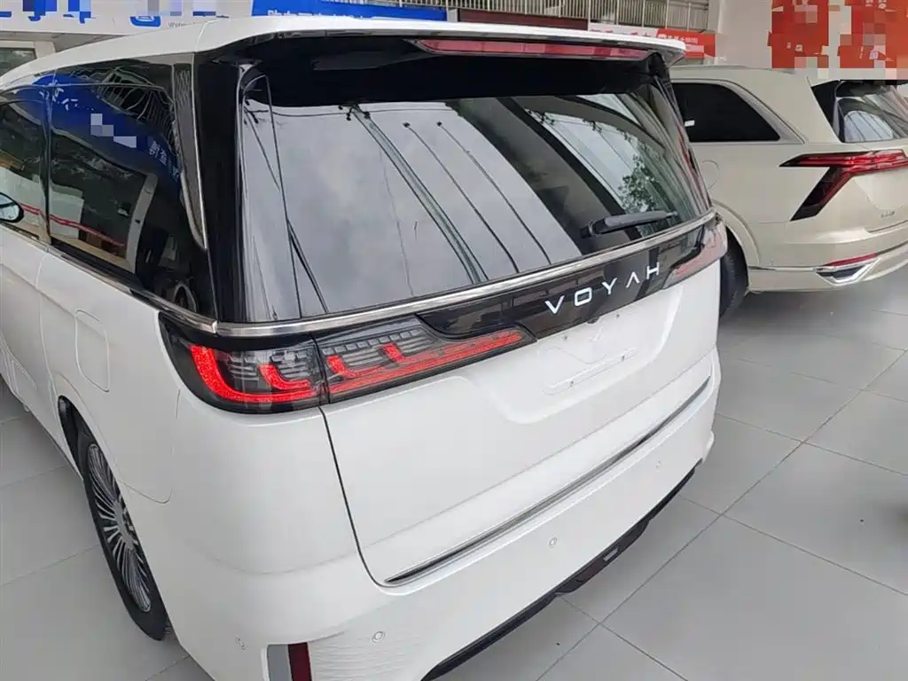 Voyah Dreamer PHEV 4 WD Flagship Kunpeng