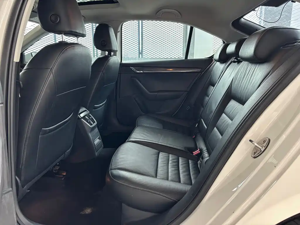 Octavia 1.6 L Auto Smart Travel