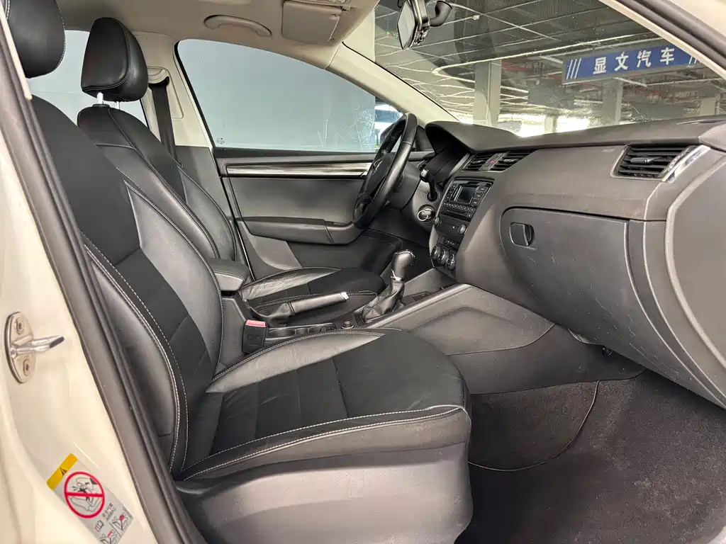Octavia 1.6 L Auto Smart Travel