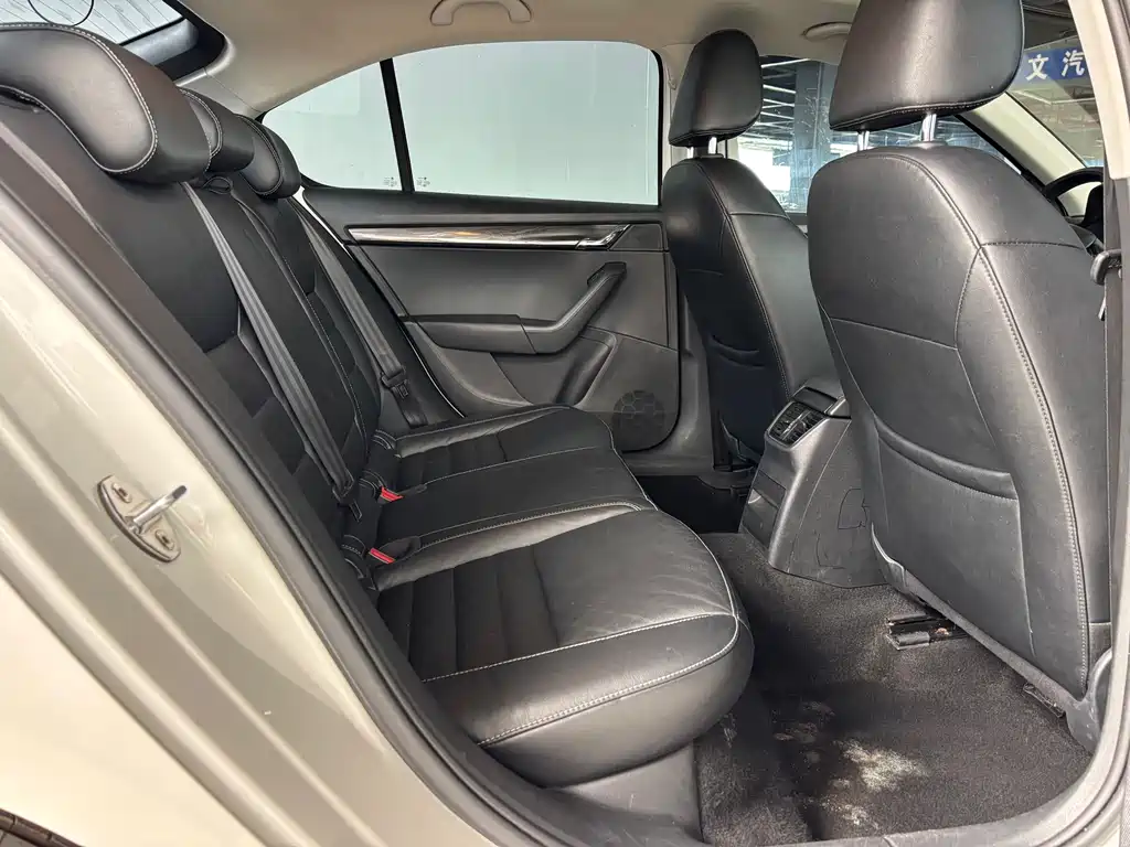 Octavia 1.6 L Auto Smart Travel