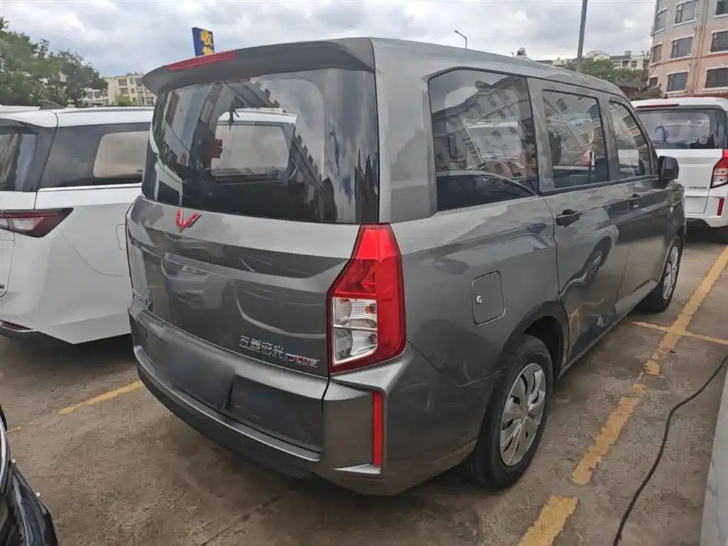 Wuling Hongguang PLUS 五菱宏光PLUS 2019款 1.5 T 手动标准型 7座