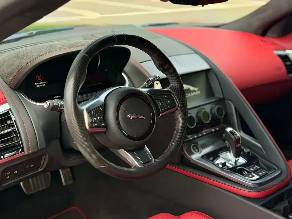 Jaguar F-TYPE P300 Hardtop R-DYNAMIC BLACK