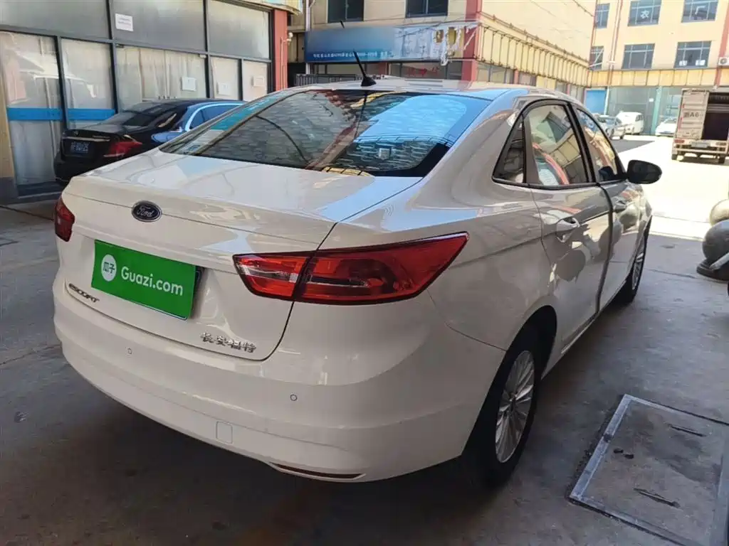 Escort 1.5 L Auto Comfort