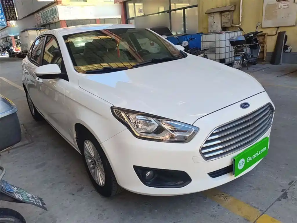 Escort 1.5 L Auto Comfort