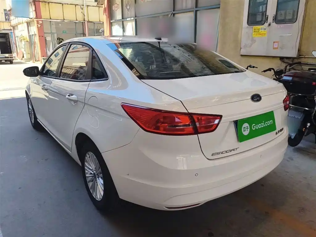 Escort 1.5 L Auto Comfort