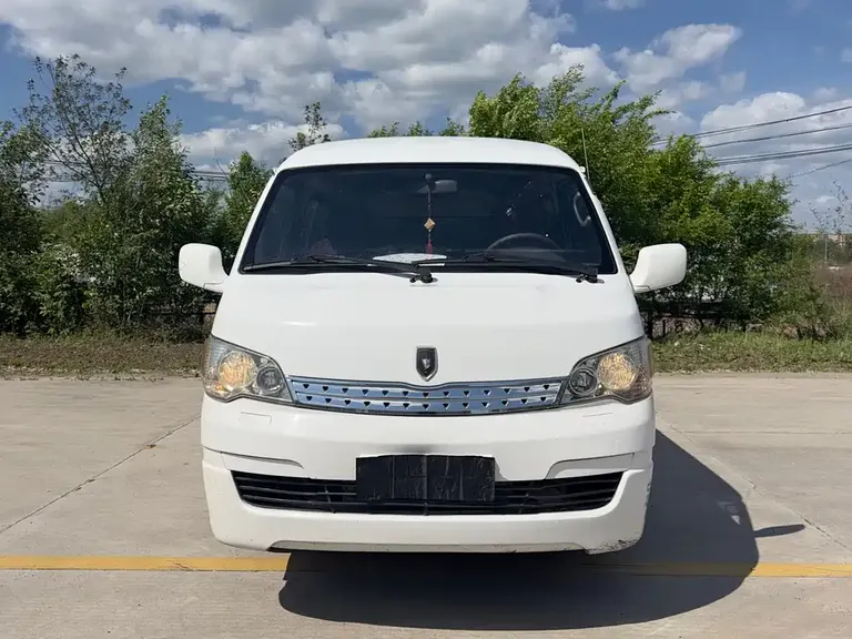 Jinbei Hiace 金杯海狮 2011款 2.2 L第六代翔龙经典型4 G22 D4 B