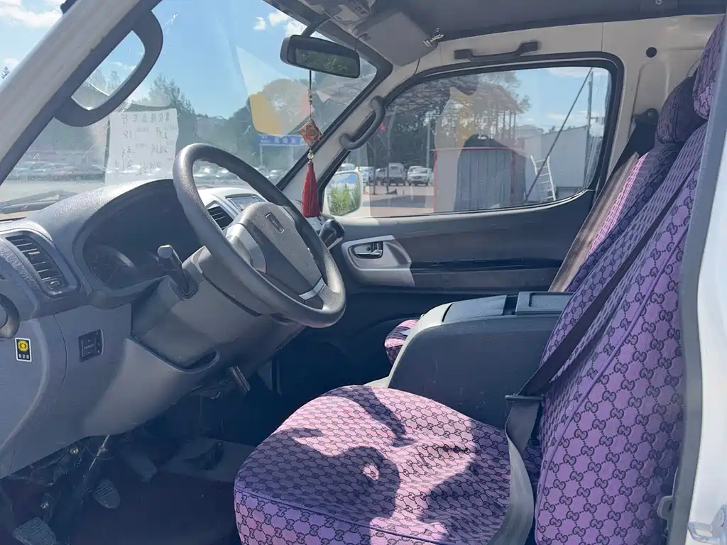Jinbei Hiace 金杯海狮 2011款 2.2 L第六代翔龙经典型4 G22 D4 B