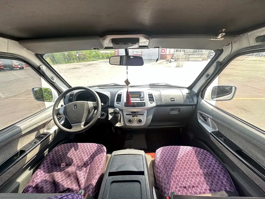 Jinbei Hiace 金杯海狮 2011款 2.2 L第六代翔龙经典型4 G22 D4 B