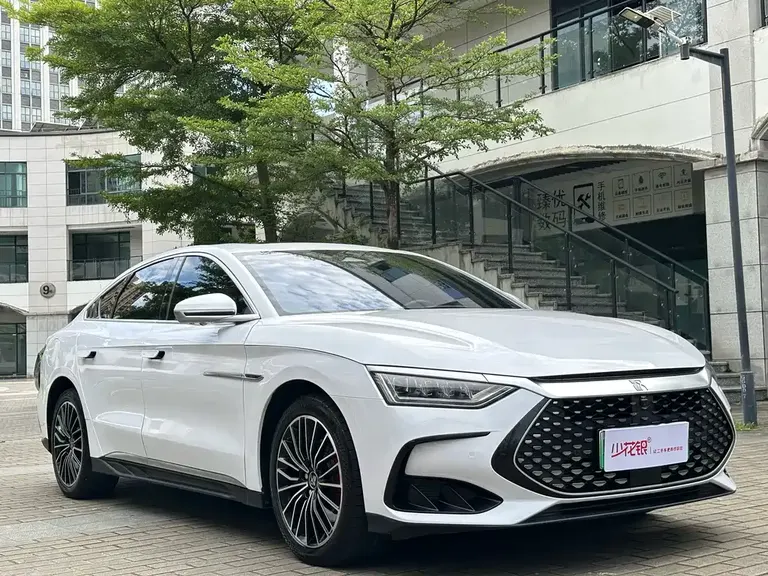 BYD Han DM-i 121 KM Distinguished