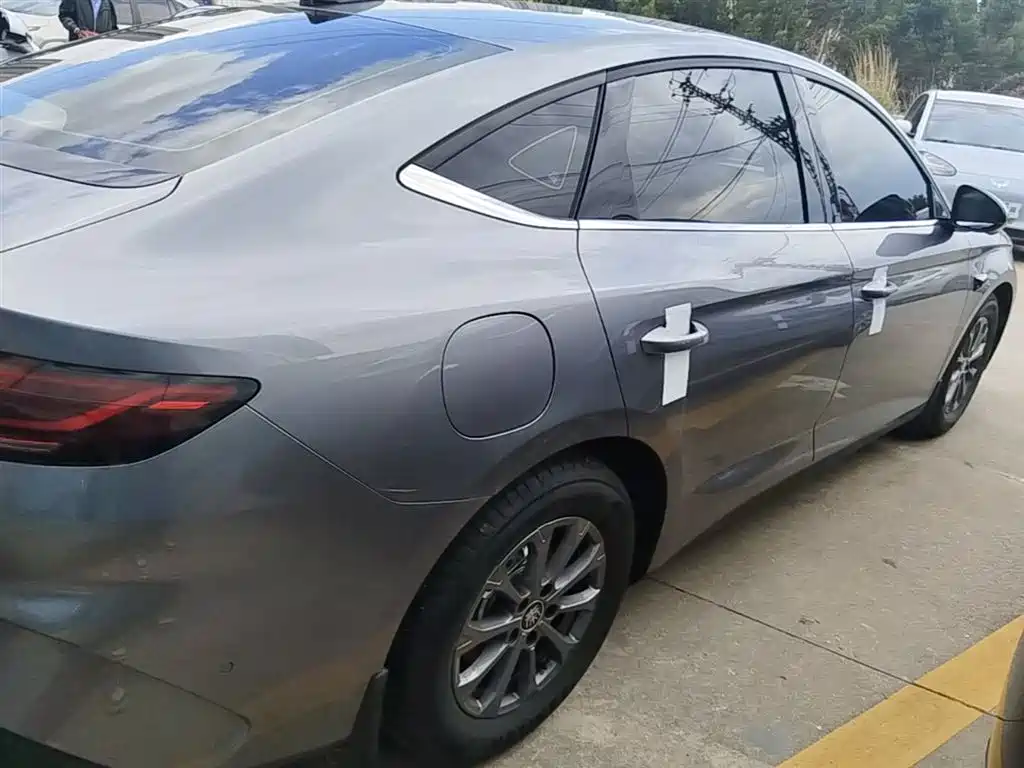 Qin L DM-i Smart Drive 80 KM Leading