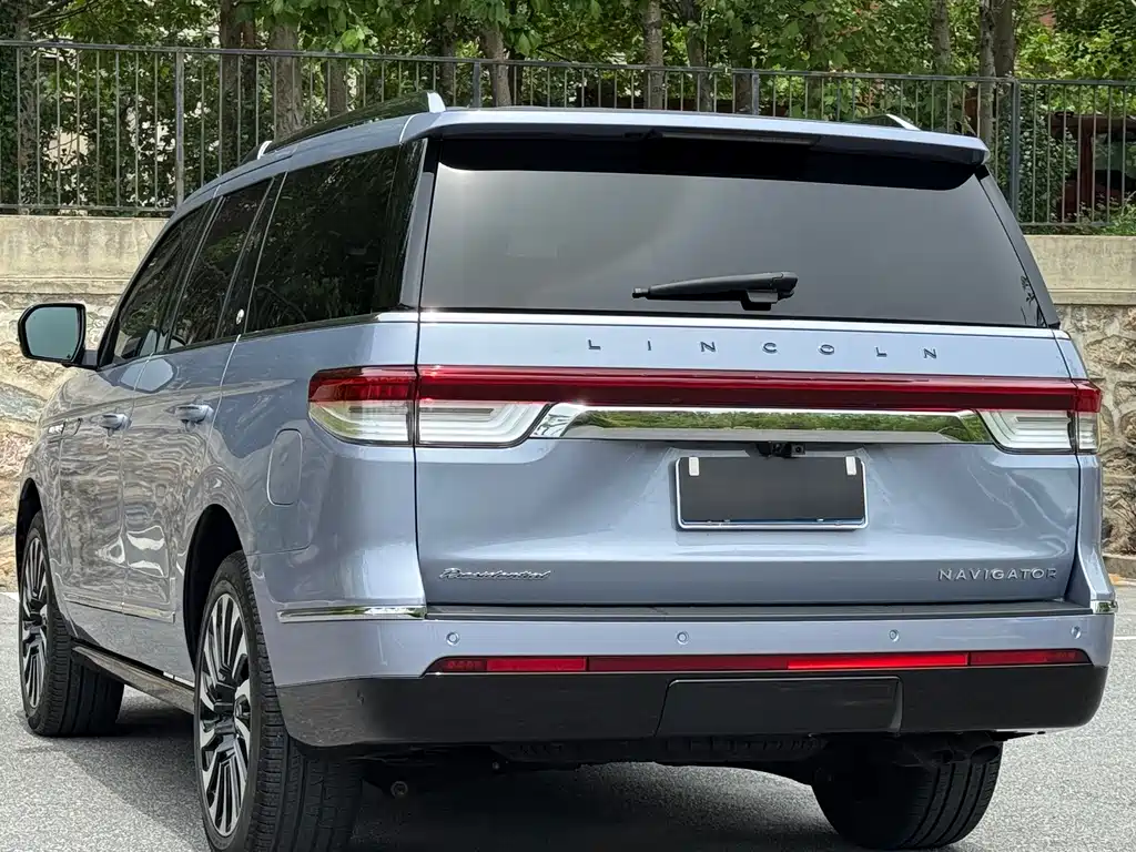 Navigator 3.5 T President