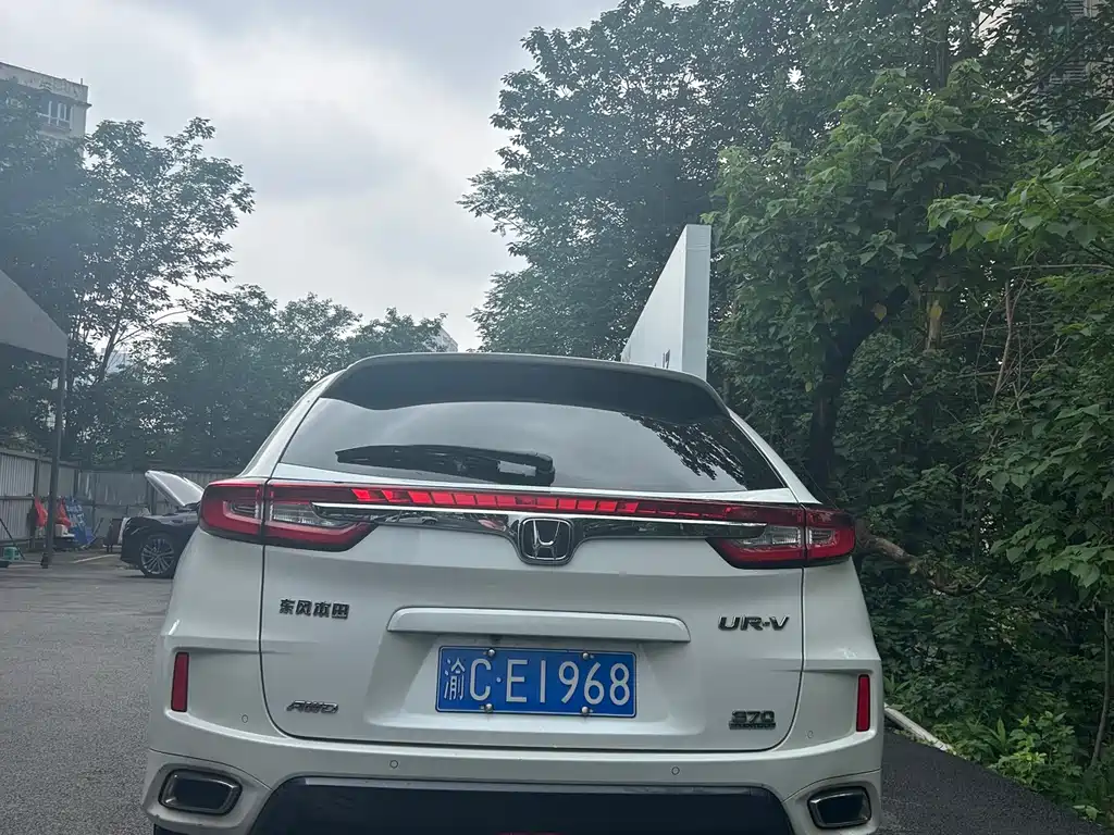 Honda UR-V 370 TURBO 4 WD Honor Shine CN-V