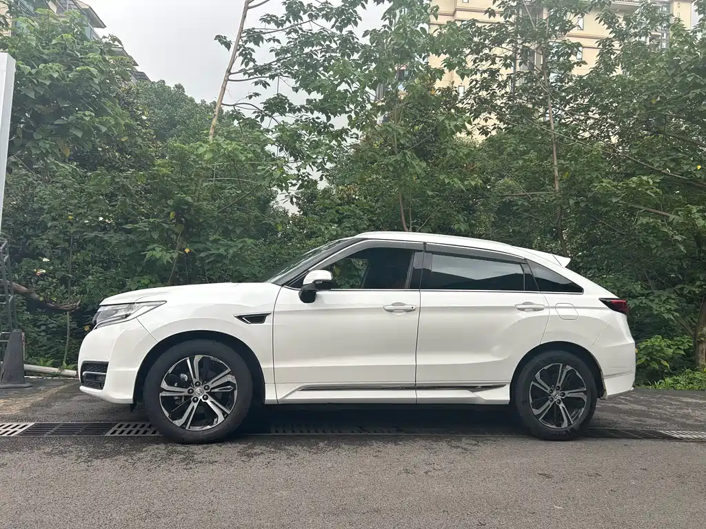 Honda UR-V 370 TURBO 4 WD Honor Shine CN-V