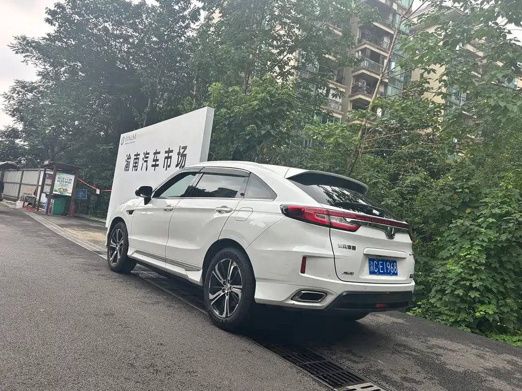 Honda UR-V 370 TURBO 4 WD Honor Shine CN-V