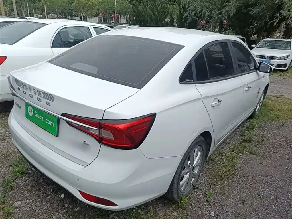 Roewe i5 1.5 L Manual 4 G Connected Leading Luxury