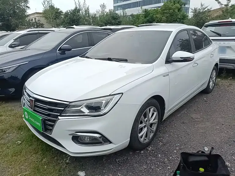 Roewe i5 1.5 L Manual 4 G Connected Leading Luxury