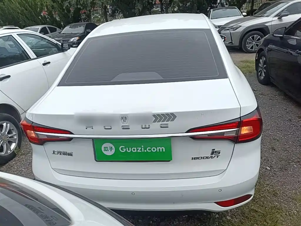 Roewe i5 1.5 L Manual 4 G Connected Leading Luxury