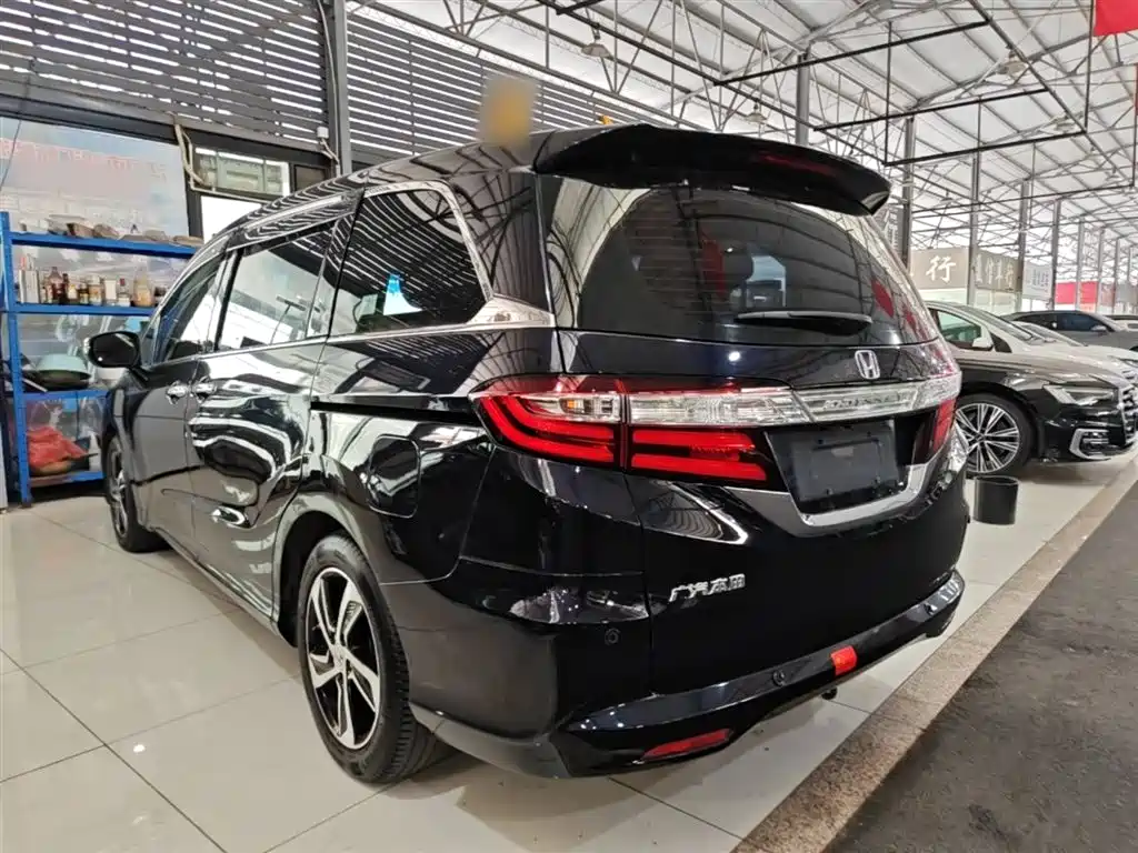 Odyssey 2.4 L Luxury