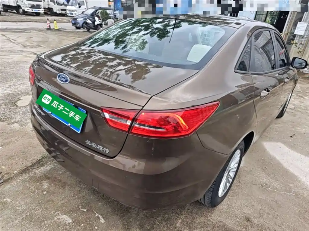 Escort 1.5 L Auto Comfort