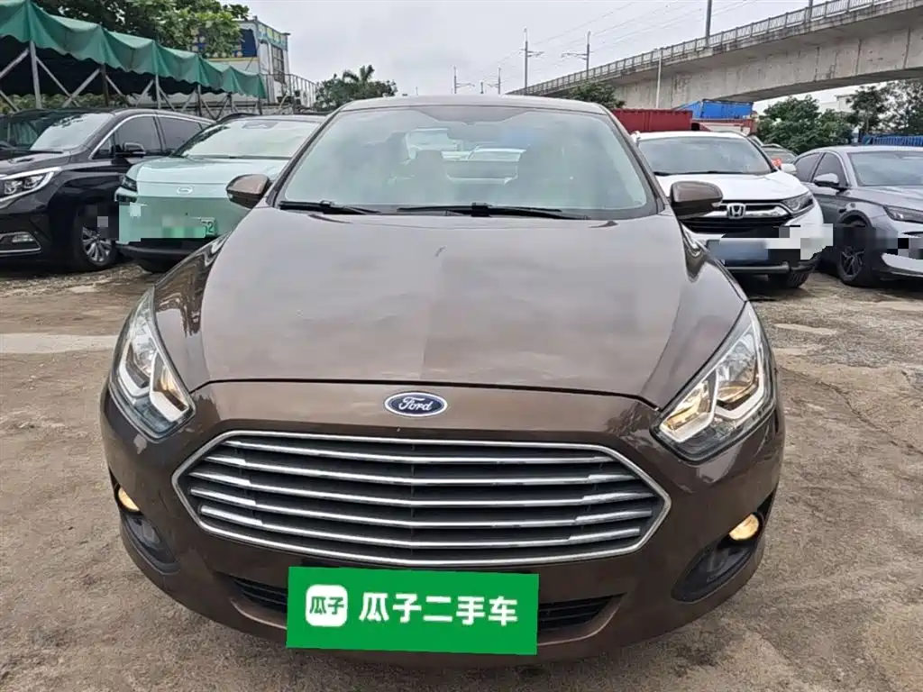 Escort 1.5 L Auto Comfort