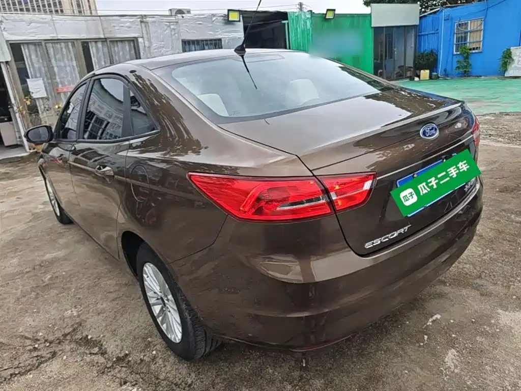 Escort 1.5 L Auto Comfort