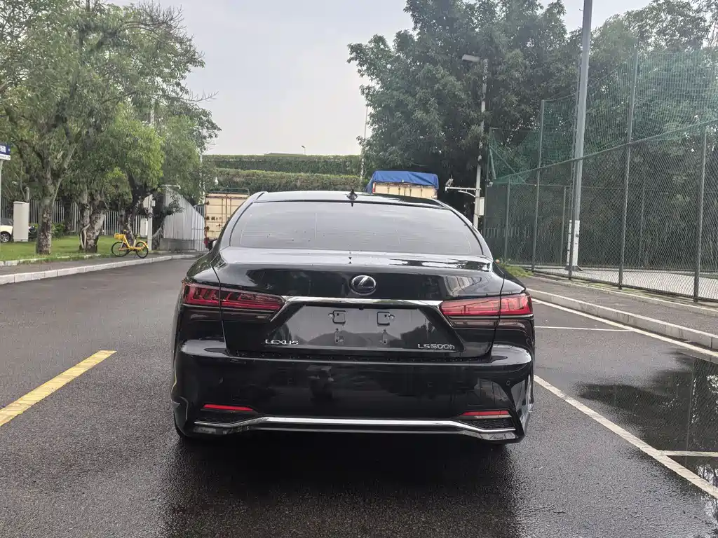 Lexus LS 500 h Luxury
