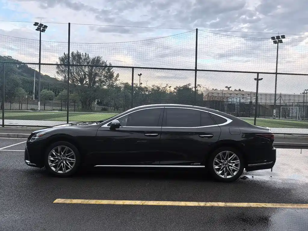 Lexus LS 500 h Luxury