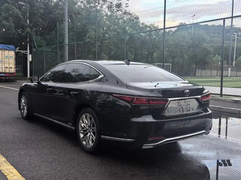 Lexus LS 500 h Luxury