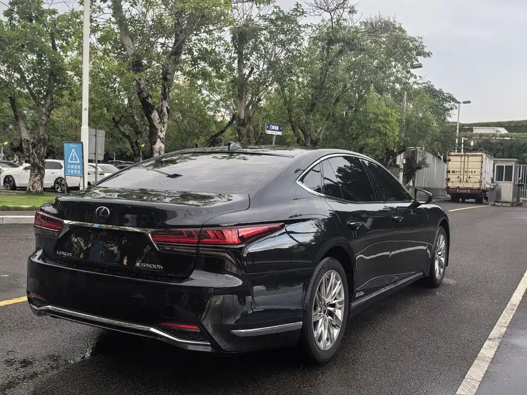 Lexus LS 500 h Luxury